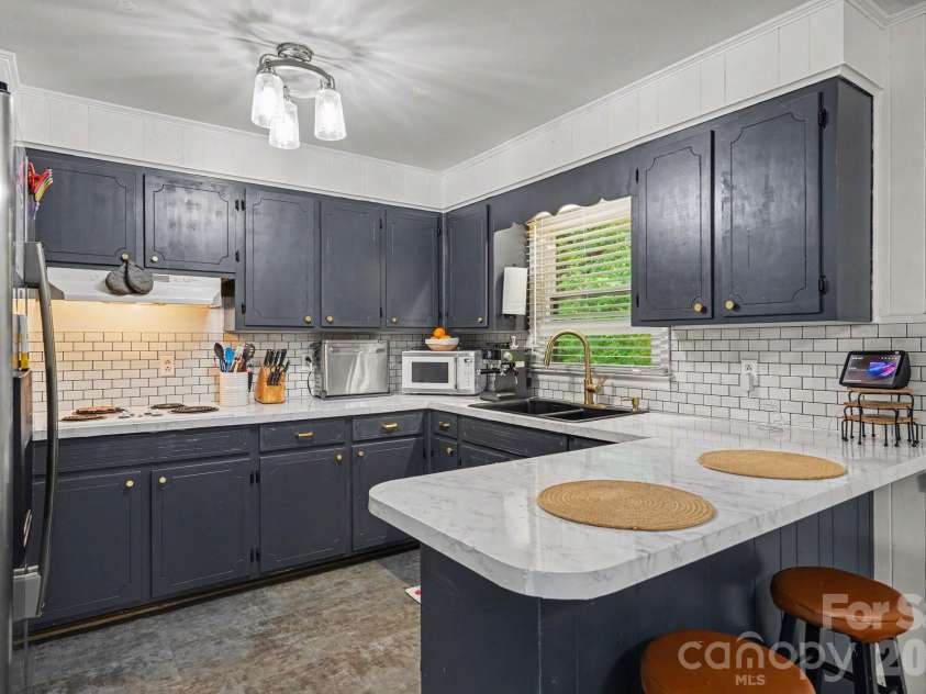 371 Sharon School Road, Statesville, NC 28677.  MLS# CAR4372823, YatesRealty ID 16817. 