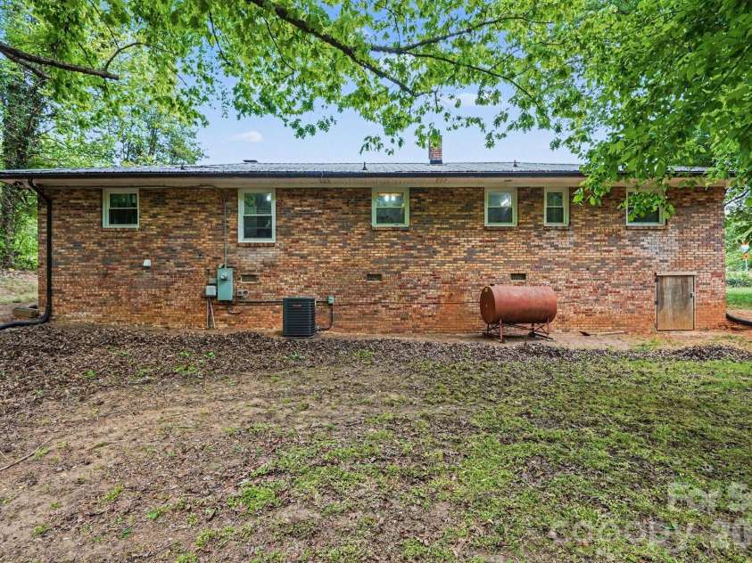 371 Sharon School Road, Statesville, NC 28677.  MLS# CAR4372823, YatesRealty ID 16817. 