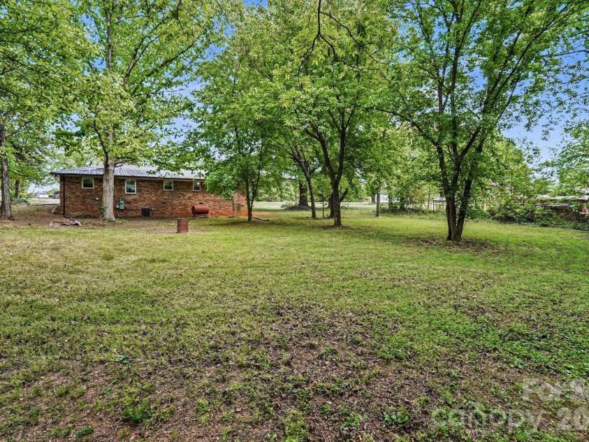 371 Sharon School Road, Statesville, NC 28677.  MLS# CAR4372823, YatesRealty ID 16817. 