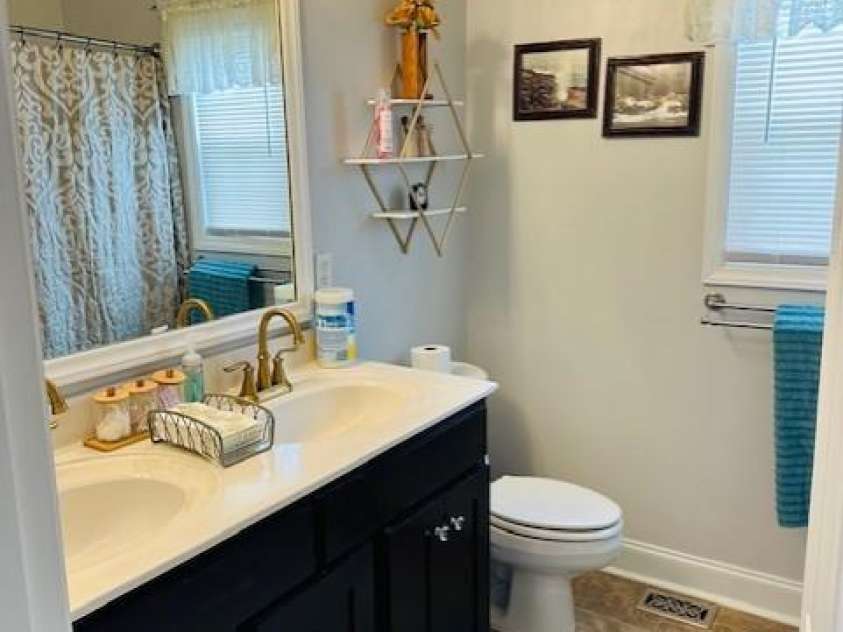 111 Brookview Drive, Shelby, NC 28152.  MLS# CAR4263794, YatesRealty ID 16818. Bathroom 2