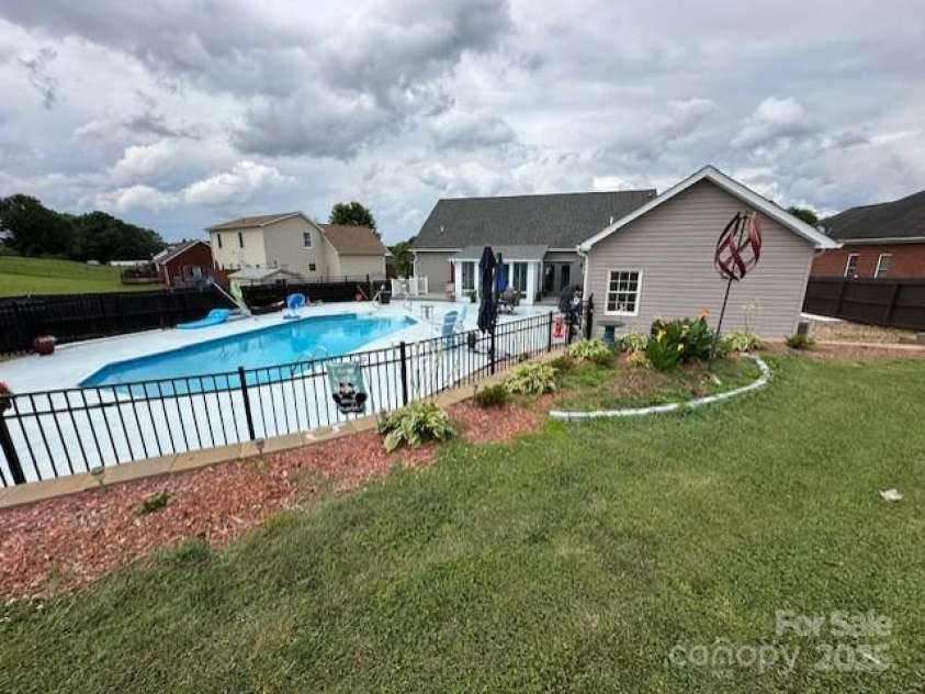 111 Brookview Drive, Shelby, NC 28152.  MLS# CAR4263794, YatesRealty ID 16818. Pool