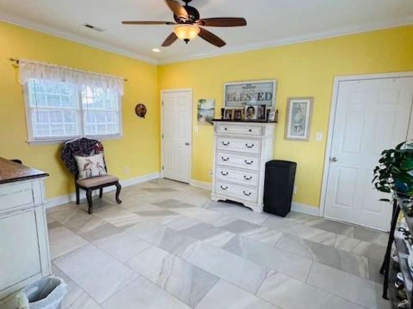 111 Brookview Drive, Shelby, NC 28152.  MLS# CAR4263794, YatesRealty ID 16818. Sitting Area