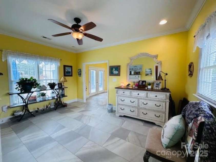 111 Brookview Drive, Shelby, NC 28152.  MLS# CAR4263794, YatesRealty ID 16818. Sitting Area