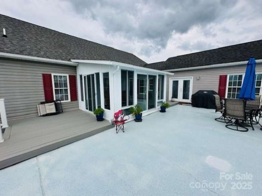 111 Brookview Drive, Shelby, NC 28152.  MLS# CAR4263794, YatesRealty ID 16818. Sunroom