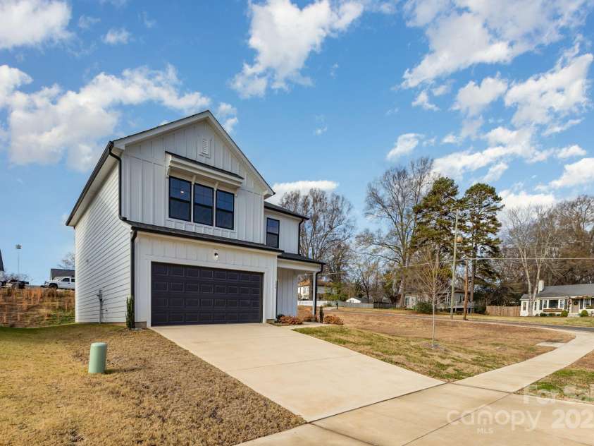 106 Silverwood Court, Mooresville, NC 28115.  MLS# CAR4331821, YatesRealty ID 1682. 