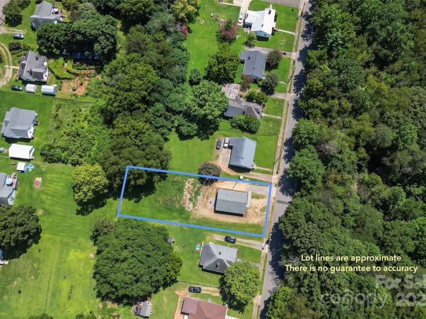 211 Hogan Street, Morganton, NC 28655.  MLS# CAR4158373, YatesRealty ID 1682. 