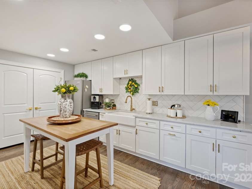 5721 Ballinard Lane, Charlotte, NC 28277.  MLS# CAR4262756, YatesRealty ID 16820. 