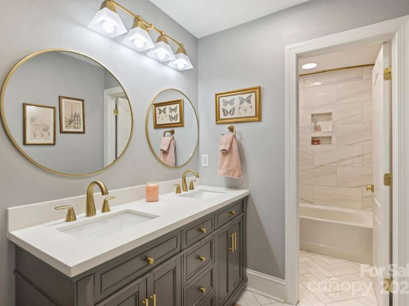 5721 Ballinard Lane, Charlotte, NC 28277.  MLS# CAR4262756, YatesRealty ID 16820. Full Bath- Upstairs