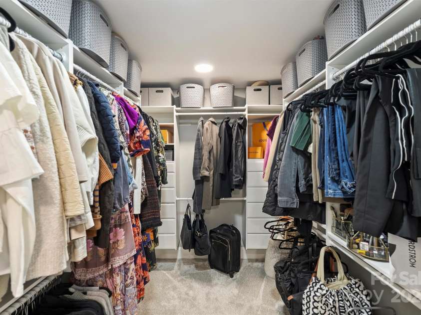 5721 Ballinard Lane, Charlotte, NC 28277.  MLS# CAR4262756, YatesRealty ID 16820. Primary Closet