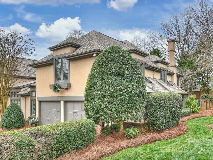 5721 Ballinard Lane, Charlotte, NC 28277.  MLS# CAR4262756, YatesRealty ID 16820. Side Yard View