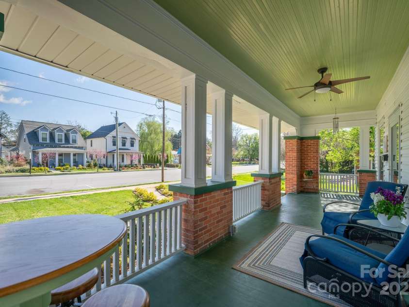 273 Main Street, Brevard, NC 28712.  MLS# CAR4246102, YatesRealty ID 16821. 