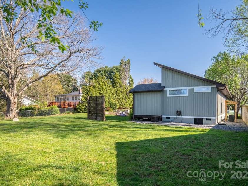 273 Main Street, Brevard, NC 28712.  MLS# CAR4246102, YatesRealty ID 16821. 