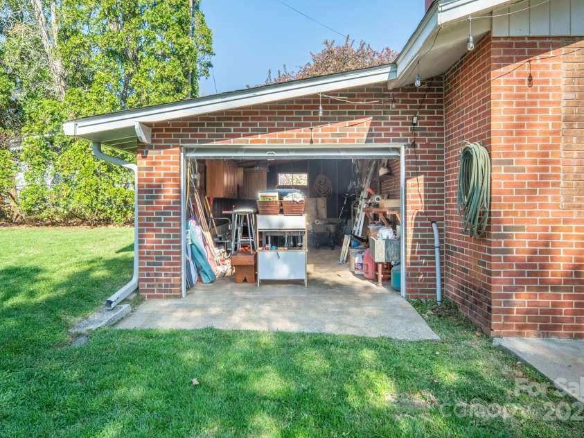 273 Main Street, Brevard, NC 28712.  MLS# CAR4246102, YatesRealty ID 16821. 