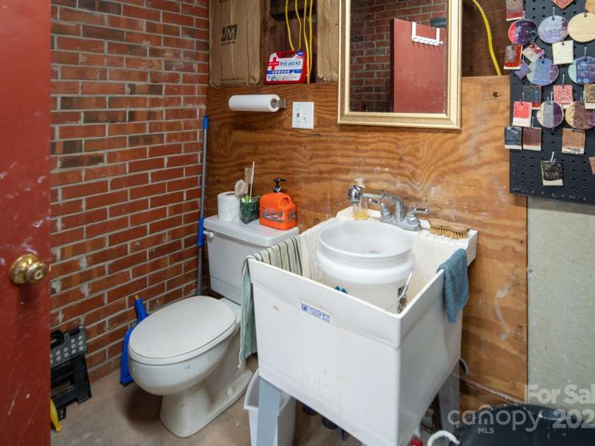 273 Main Street, Brevard, NC 28712.  MLS# CAR4246102, YatesRealty ID 16821. 