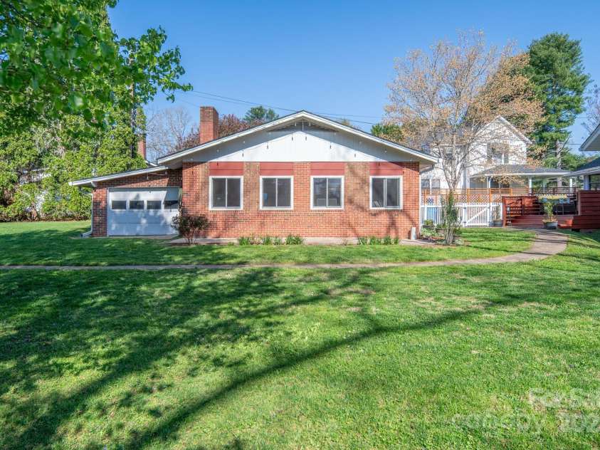 273 Main Street, Brevard, NC 28712.  MLS# CAR4246102, YatesRealty ID 16821. Detached Garage/Studio