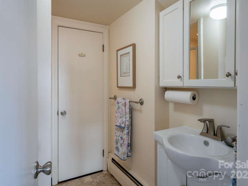 273 Main Street, Brevard, NC 28712.  MLS# CAR4246102, YatesRealty ID 16821. Full Bath w/shower Main Level