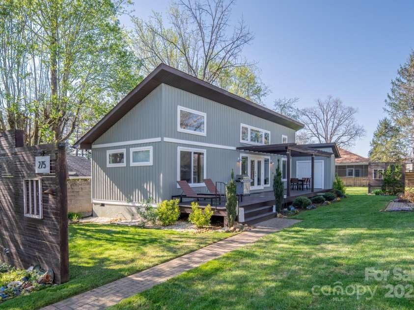 273 Main Street, Brevard, NC 28712.  MLS# CAR4246102, YatesRealty ID 16821. Fully Furnished 800SF Guest House