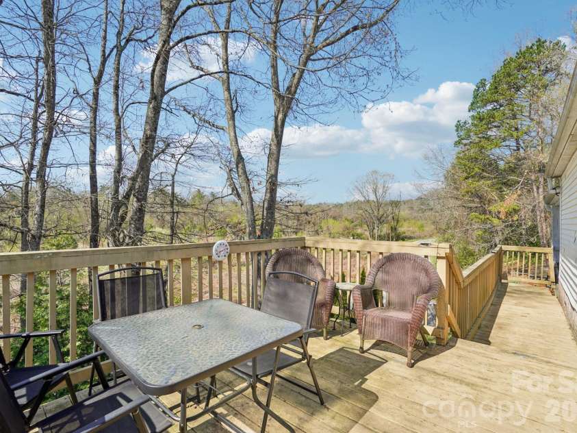 200 Cranbrook Circle, Hendersonville, NC 28792.  MLS# CAR4362762, YatesRealty ID 16822. 
