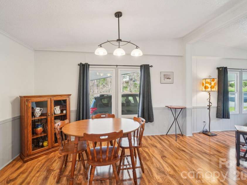 200 Cranbrook Circle, Hendersonville, NC 28792.  MLS# CAR4362762, YatesRealty ID 16822. 