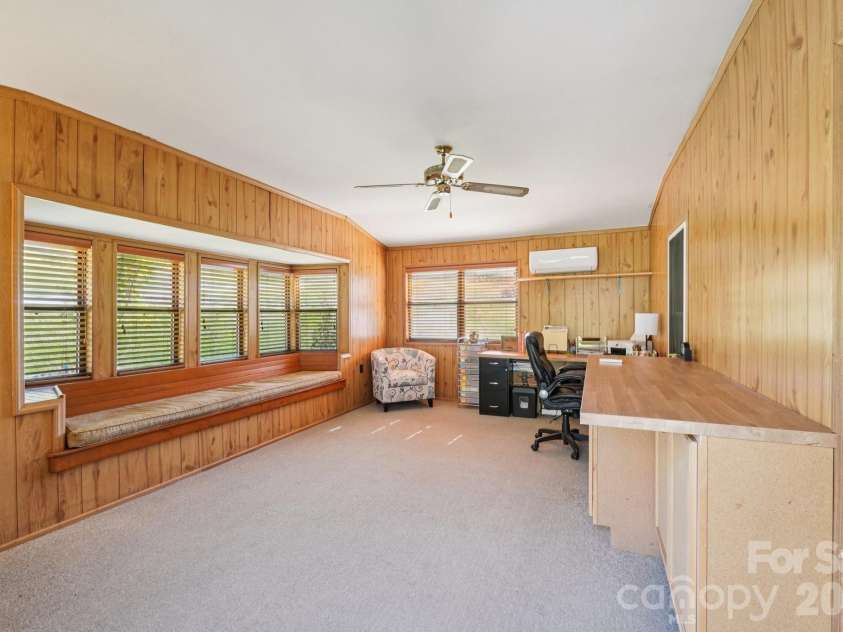 200 Cranbrook Circle, Hendersonville, NC 28792.  MLS# CAR4362762, YatesRealty ID 16822. 