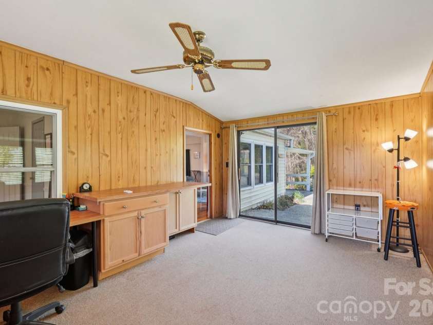200 Cranbrook Circle, Hendersonville, NC 28792.  MLS# CAR4362762, YatesRealty ID 16822. 