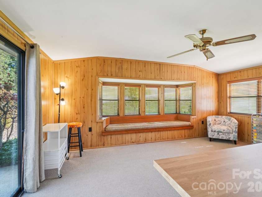 200 Cranbrook Circle, Hendersonville, NC 28792.  MLS# CAR4362762, YatesRealty ID 16822. 