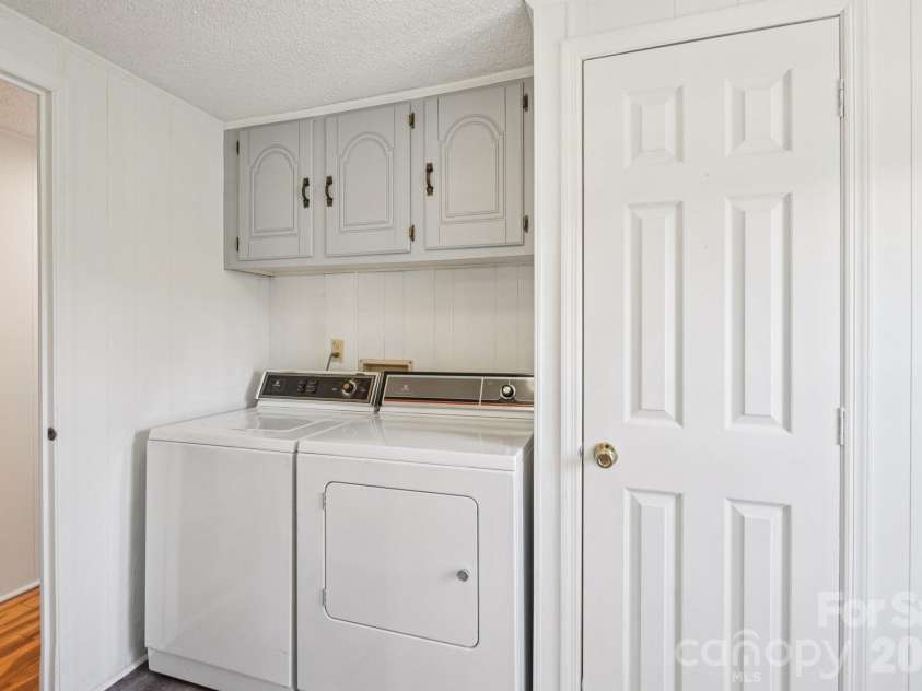 200 Cranbrook Circle, Hendersonville, NC 28792.  MLS# CAR4362762, YatesRealty ID 16822. 