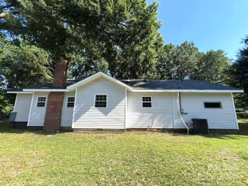 345 Mountain View Street, Gastonia, NC 28052.  MLS# CAR4257489, YatesRealty ID 16823. 
