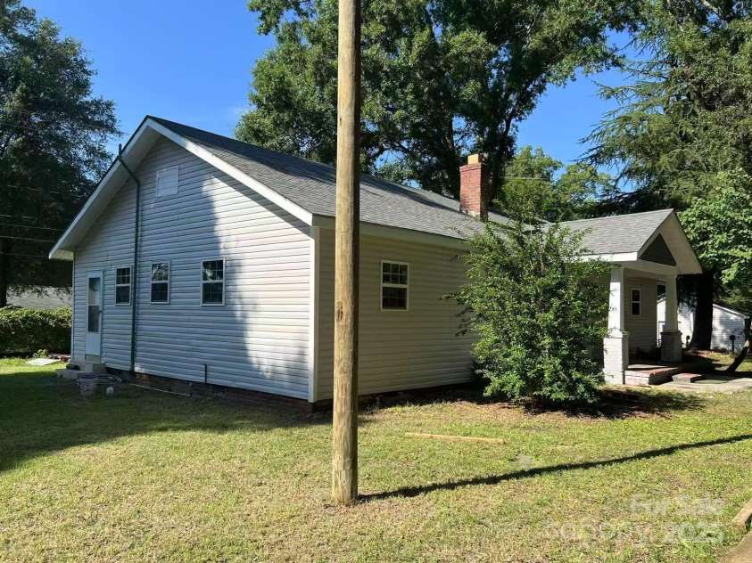 345 Mountain View Street, Gastonia, NC 28052.  MLS# CAR4257489, YatesRealty ID 16823. 