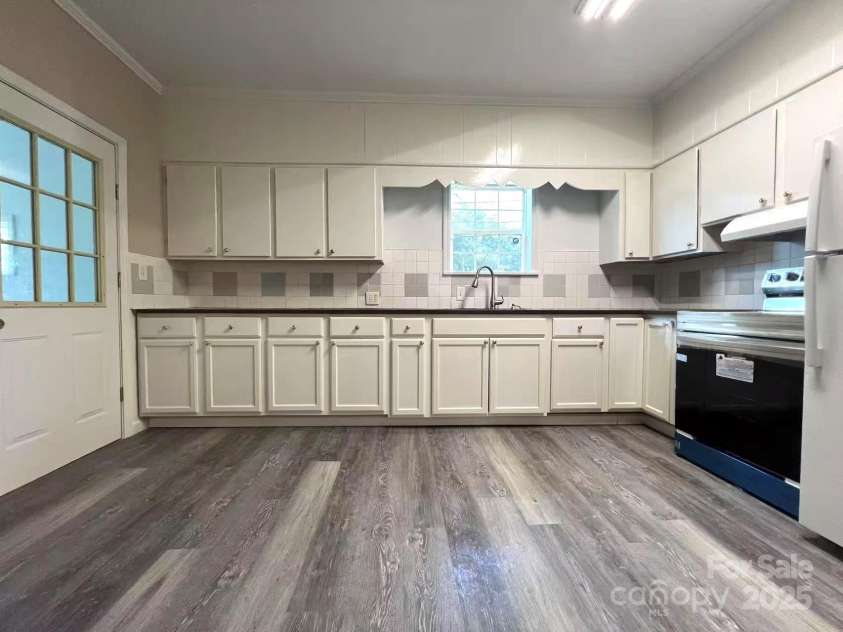 345 Mountain View Street, Gastonia, NC 28052.  MLS# CAR4257489, YatesRealty ID 16823. 