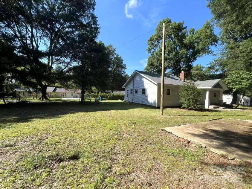 345 Mountain View Street, Gastonia, NC 28052.  MLS# CAR4257489, YatesRealty ID 16823. 