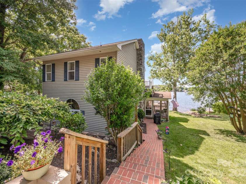 4586 Doctor Drive, Catawba, NC 28609.  MLS# CAR4263559, YatesRealty ID 16824. 