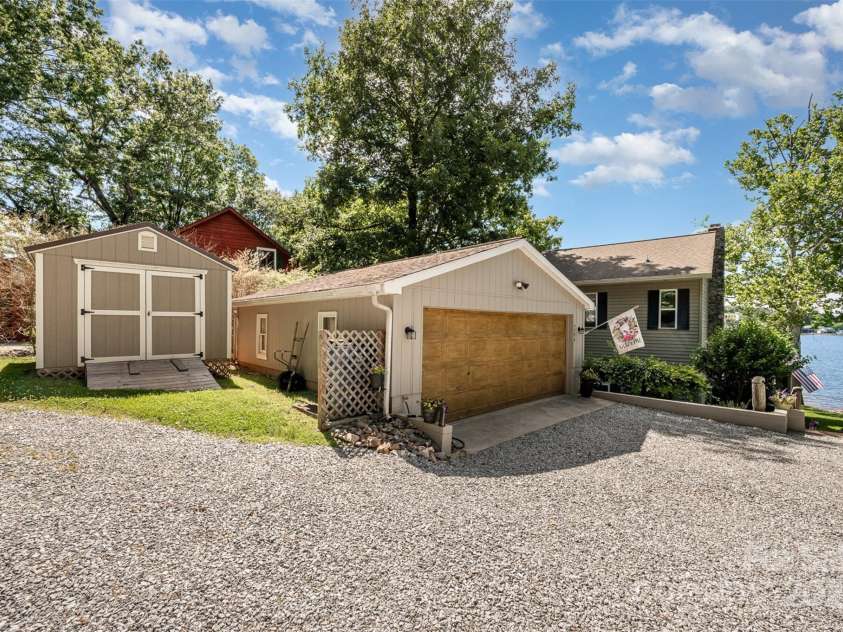 4586 Doctor Drive, Catawba, NC 28609.  MLS# CAR4263559, YatesRealty ID 16824. 