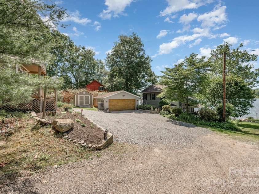 4586 Doctor Drive, Catawba, NC 28609.  MLS# CAR4263559, YatesRealty ID 16824. 