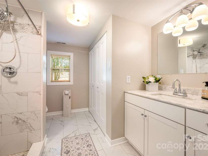 4586 Doctor Drive, Catawba, NC 28609.  MLS# CAR4263559, YatesRealty ID 16824. Bathroom 2