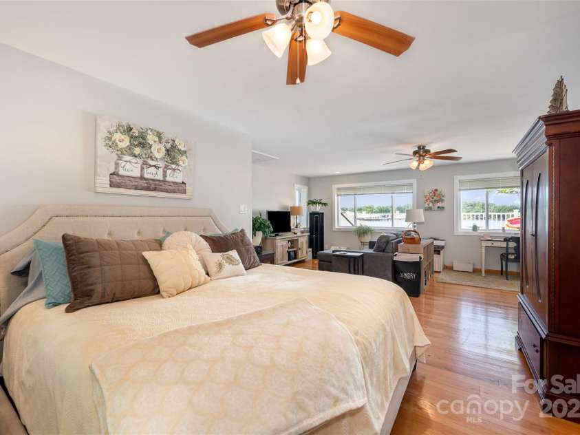 4586 Doctor Drive, Catawba, NC 28609.  MLS# CAR4263559, YatesRealty ID 16824. Primary Beedroom