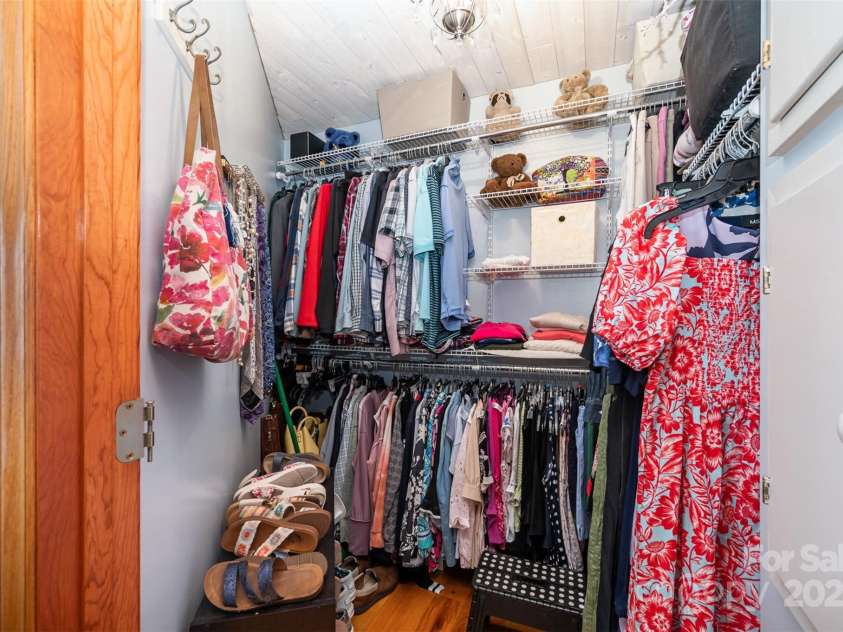 4586 Doctor Drive, Catawba, NC 28609.  MLS# CAR4263559, YatesRealty ID 16824. Primary Closet