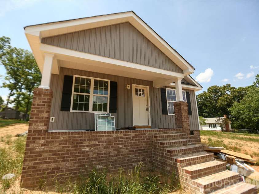 2673 Brady Avenue, Kannapolis, NC 28083.  MLS# CAR4374370, YatesRealty ID 16825. 