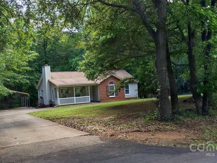 4409 Homestead Road, Rock Hill, SC 29732.  MLS# CAR4255629, YatesRealty ID 16826. 3BR/2Ba on 1 acre lot-NO HOA, NO Subdivision
