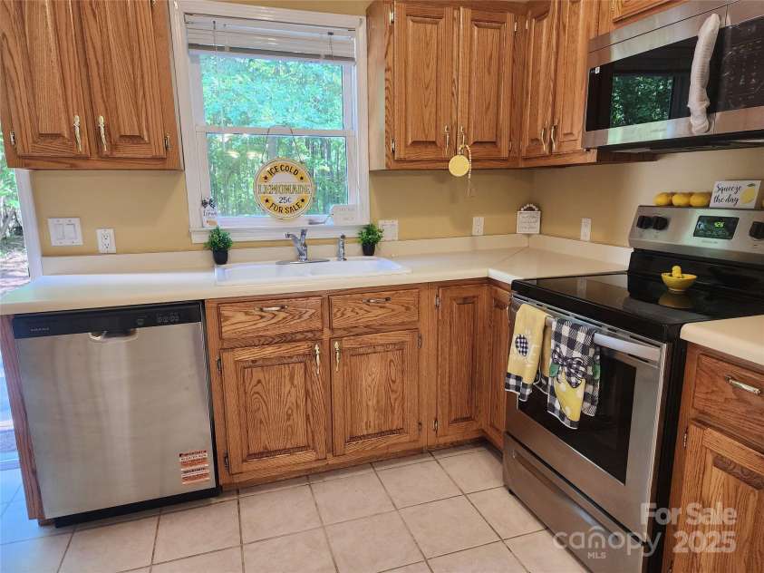 4409 Homestead Road, Rock Hill, SC 29732.  MLS# CAR4255629, YatesRealty ID 16826. Functional Kitchen w/ SS Appliances