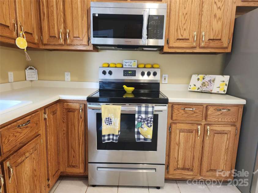 4409 Homestead Road, Rock Hill, SC 29732.  MLS# CAR4255629, YatesRealty ID 16826. SS Stove & Under Counter Microwave