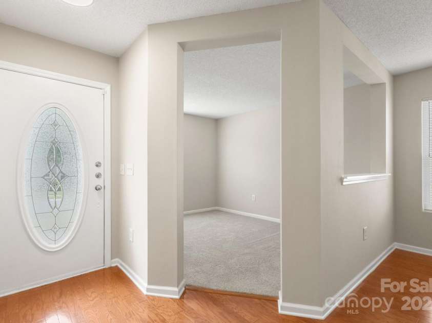 14010 Pinyon Pine Lane, Charlotte, NC 28215.  MLS# CAR4255279, YatesRealty ID 16827. 