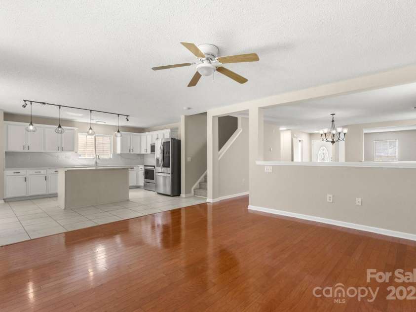 14010 Pinyon Pine Lane, Charlotte, NC 28215.  MLS# CAR4255279, YatesRealty ID 16827. 