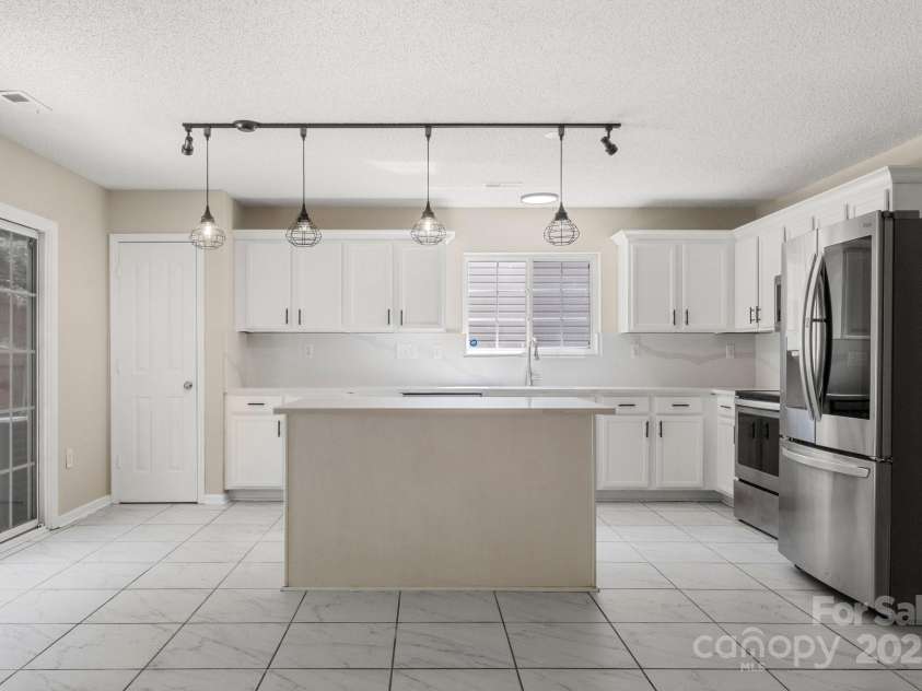 14010 Pinyon Pine Lane, Charlotte, NC 28215.  MLS# CAR4255279, YatesRealty ID 16827. 