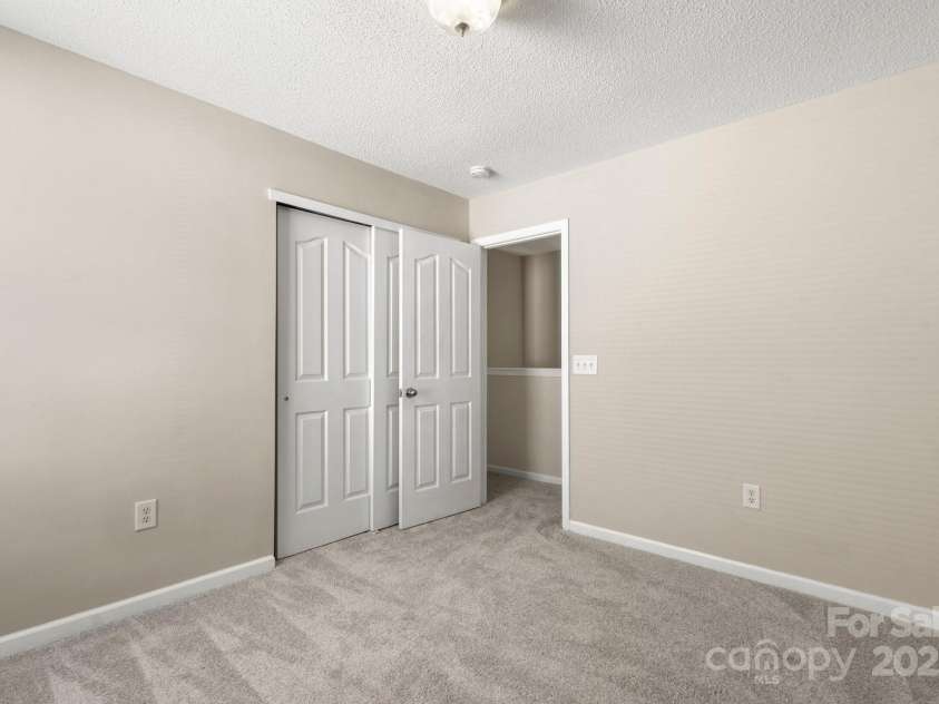 14010 Pinyon Pine Lane, Charlotte, NC 28215.  MLS# CAR4255279, YatesRealty ID 16827. 