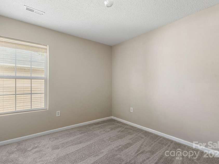 14010 Pinyon Pine Lane, Charlotte, NC 28215.  MLS# CAR4255279, YatesRealty ID 16827. 