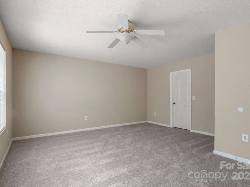 14010 Pinyon Pine Lane, Charlotte, NC 28215.  MLS# CAR4255279, YatesRealty ID 16827. 