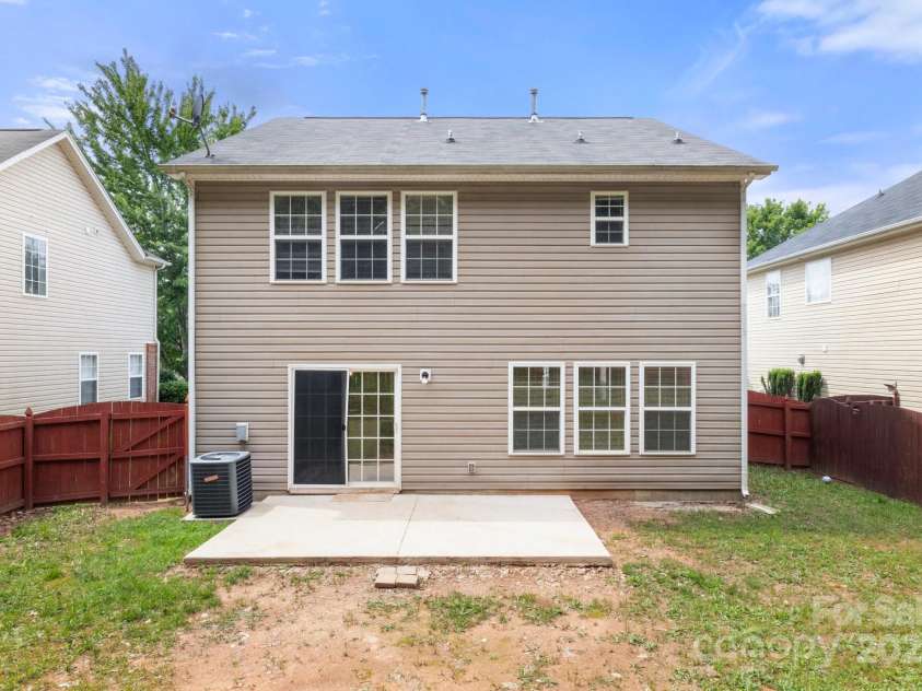 14010 Pinyon Pine Lane, Charlotte, NC 28215.  MLS# CAR4255279, YatesRealty ID 16827. 