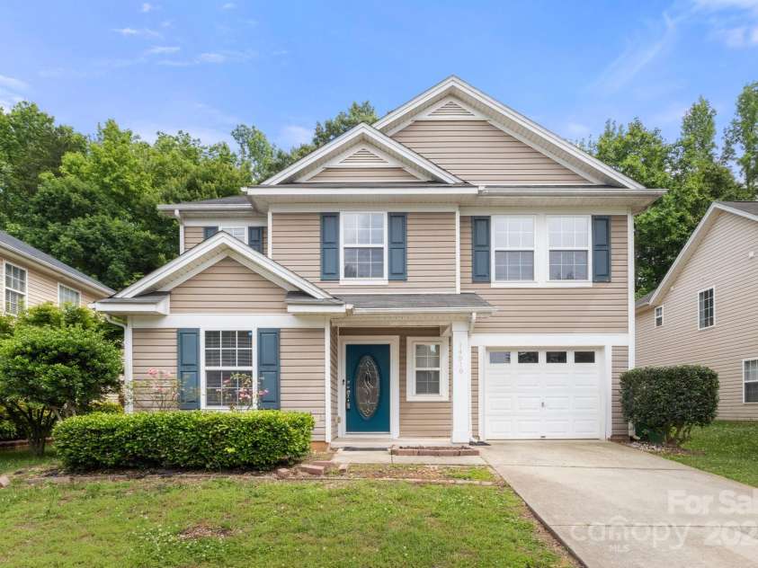 14010 Pinyon Pine Lane, Charlotte, NC 28215.  MLS# CAR4255279, YatesRealty ID 16827. 