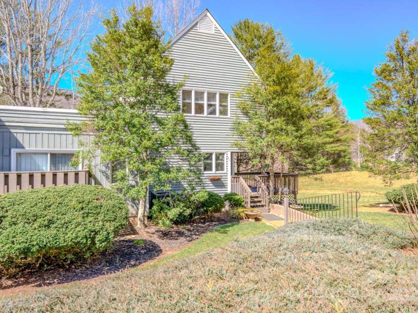 1A Lynx Drive, Black Mountain, NC 28711.  MLS# CAR4234448, YatesRealty ID 16828. 